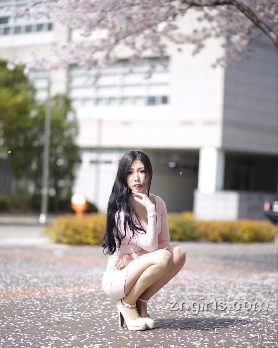 韩国美女조달쏭 街头性感写真美图