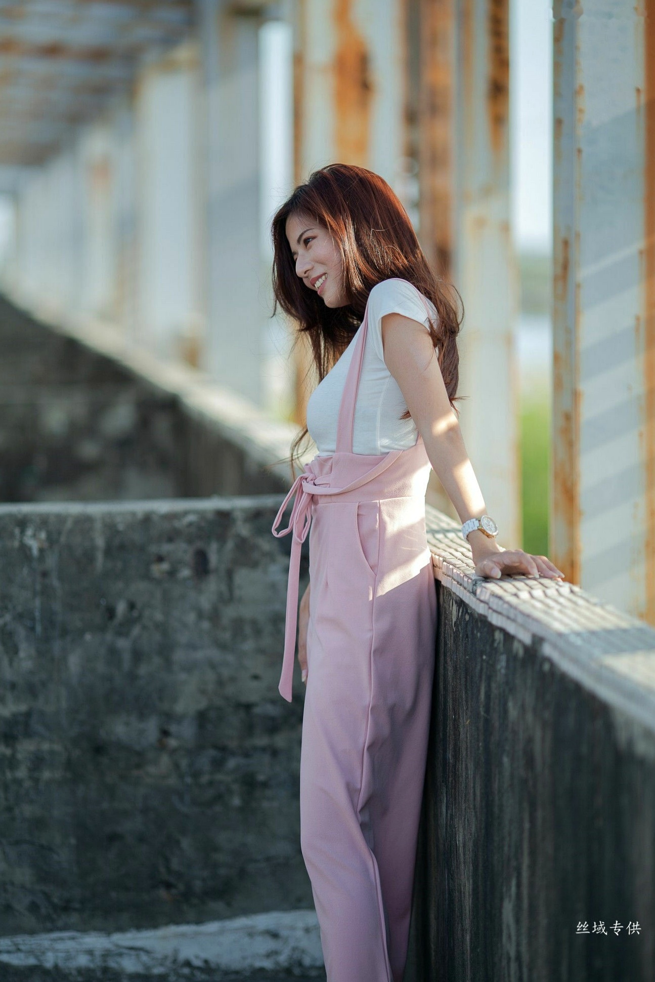 台湾正妹_ 方唯真《吊带裤+校服系列》清新户外治愈写真，青春元气少女制服诱惑，气质甜美迷人，[63P]
