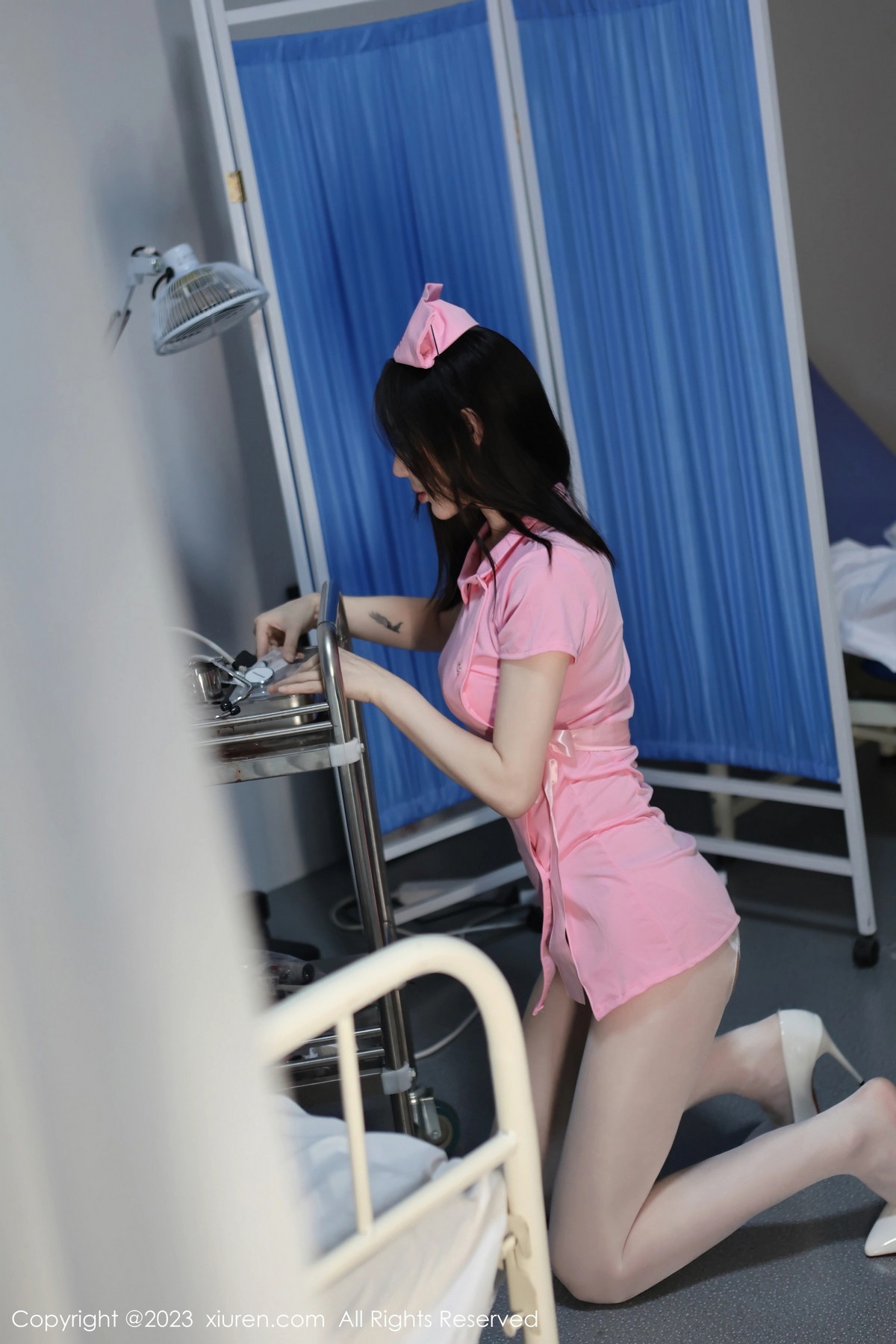 [XiuRen]高清写真图 2023.08.22 No.7265 曼柔 护士服美腿