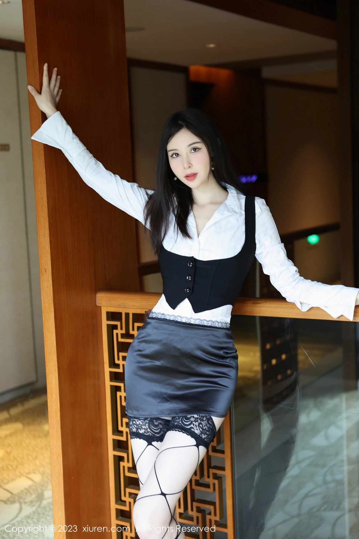 [XiuRen]高清写真图 2023.10.18 No.7525 曼柔 妩媚美腿