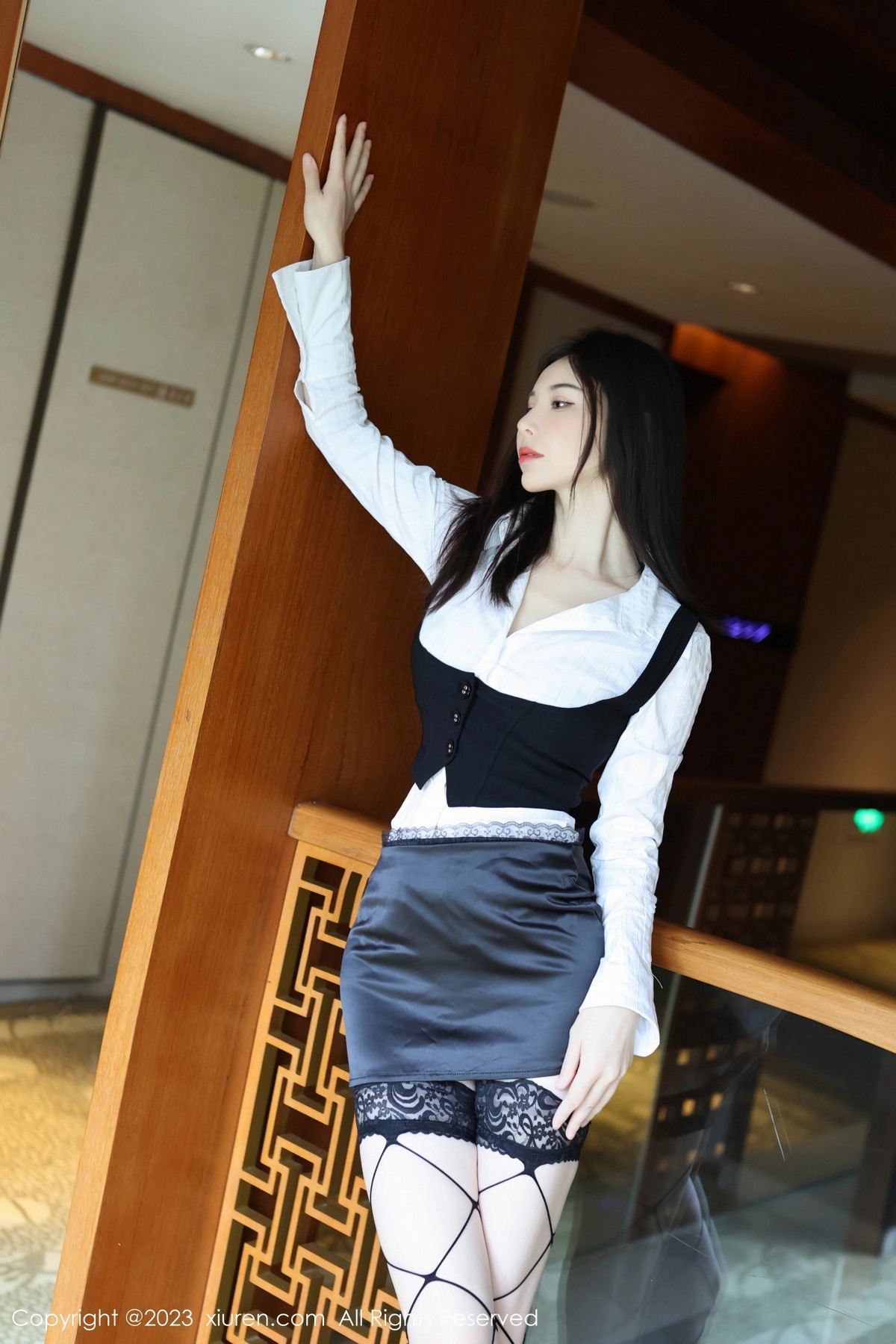 [XiuRen]高清写真图 2023.10.18 No.7525 曼柔 妩媚美腿