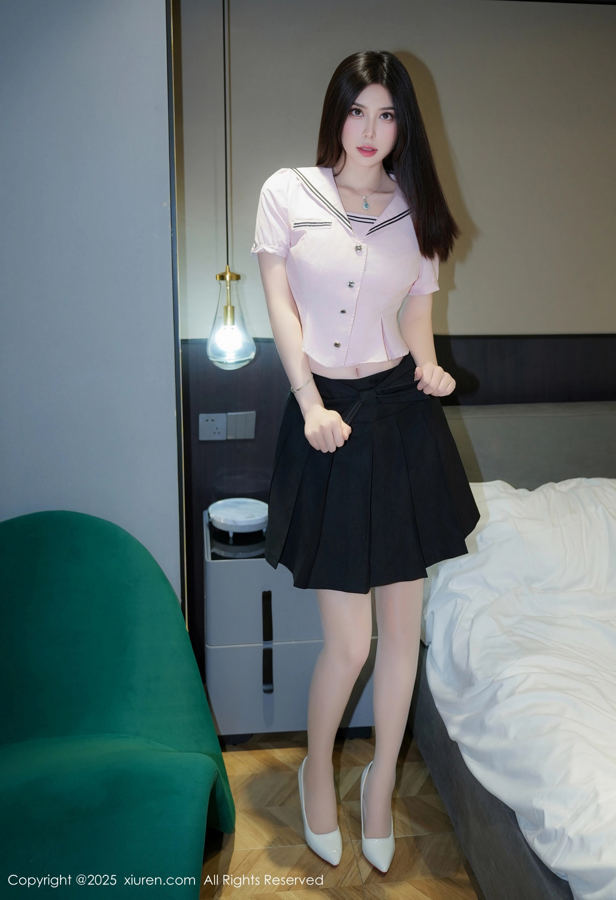 [XiuRen]高清写真图 2025.02.17 No.9892 曼柔 丝袜美腿