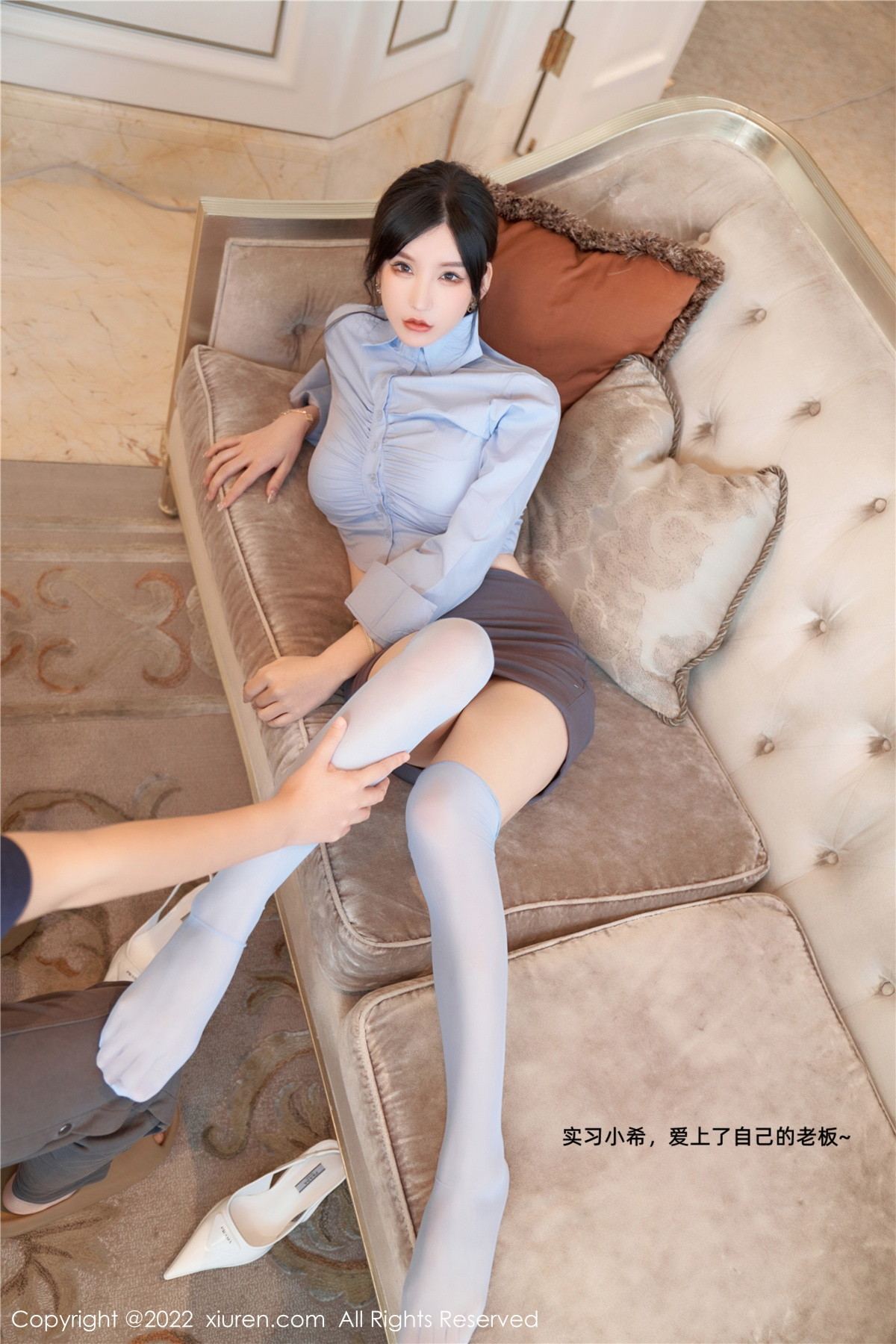 [XiuRen]高清写真图 2022.11.04 No.5812 周于希Sally 短裙美臀