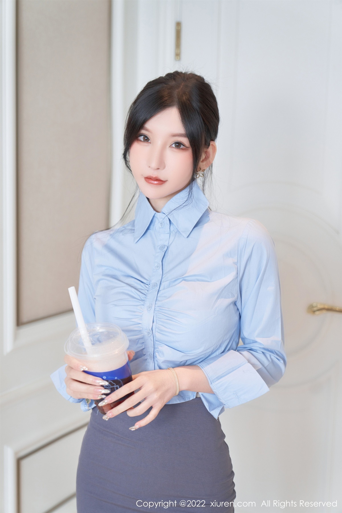 [XiuRen]高清写真图 2022.11.04 No.5812 周于希Sally 短裙美臀