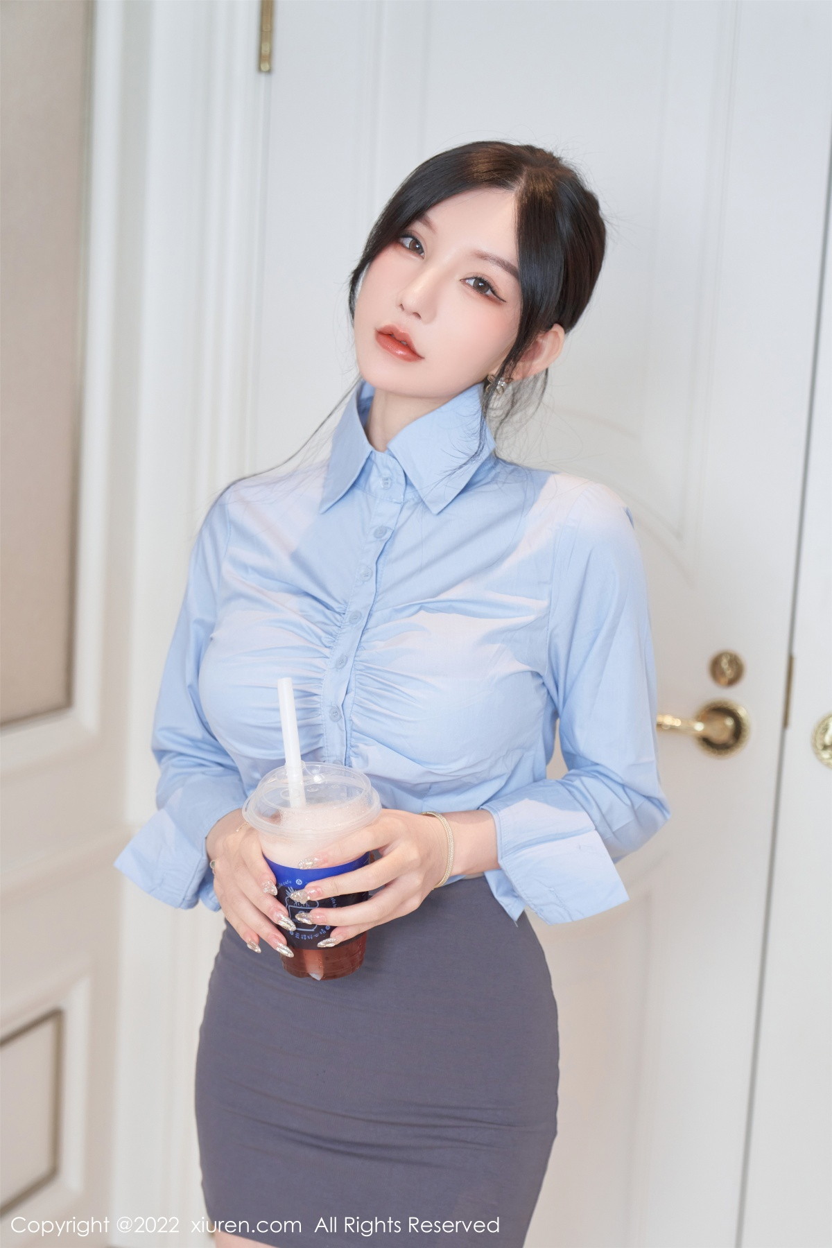 [XiuRen]高清写真图 2022.11.04 No.5812 周于希Sally 短裙美臀
