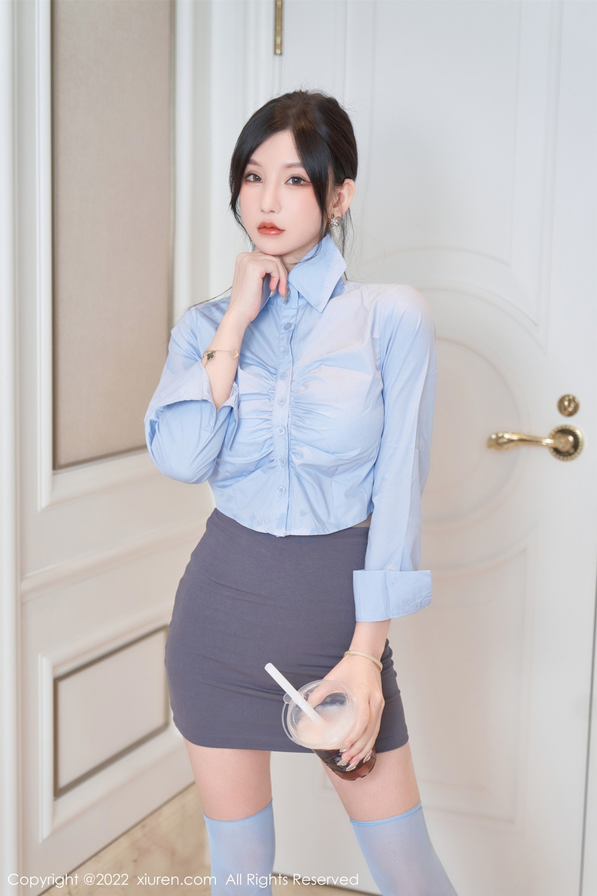 [XiuRen]高清写真图 2022.11.04 No.5812 周于希Sally 短裙美臀