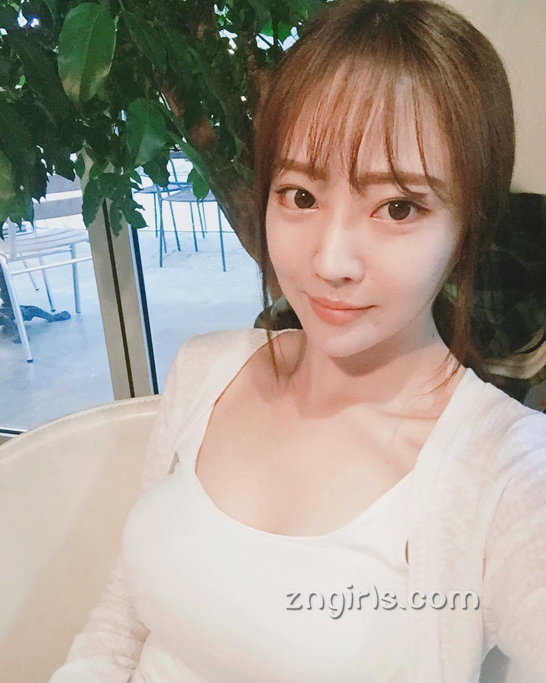 韩国网拍模特珠妍 半身照也掩饰不了的魅力