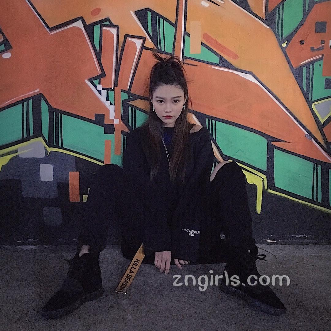 中韩混血校花徐熙真 潮翻天的混搭私房照
