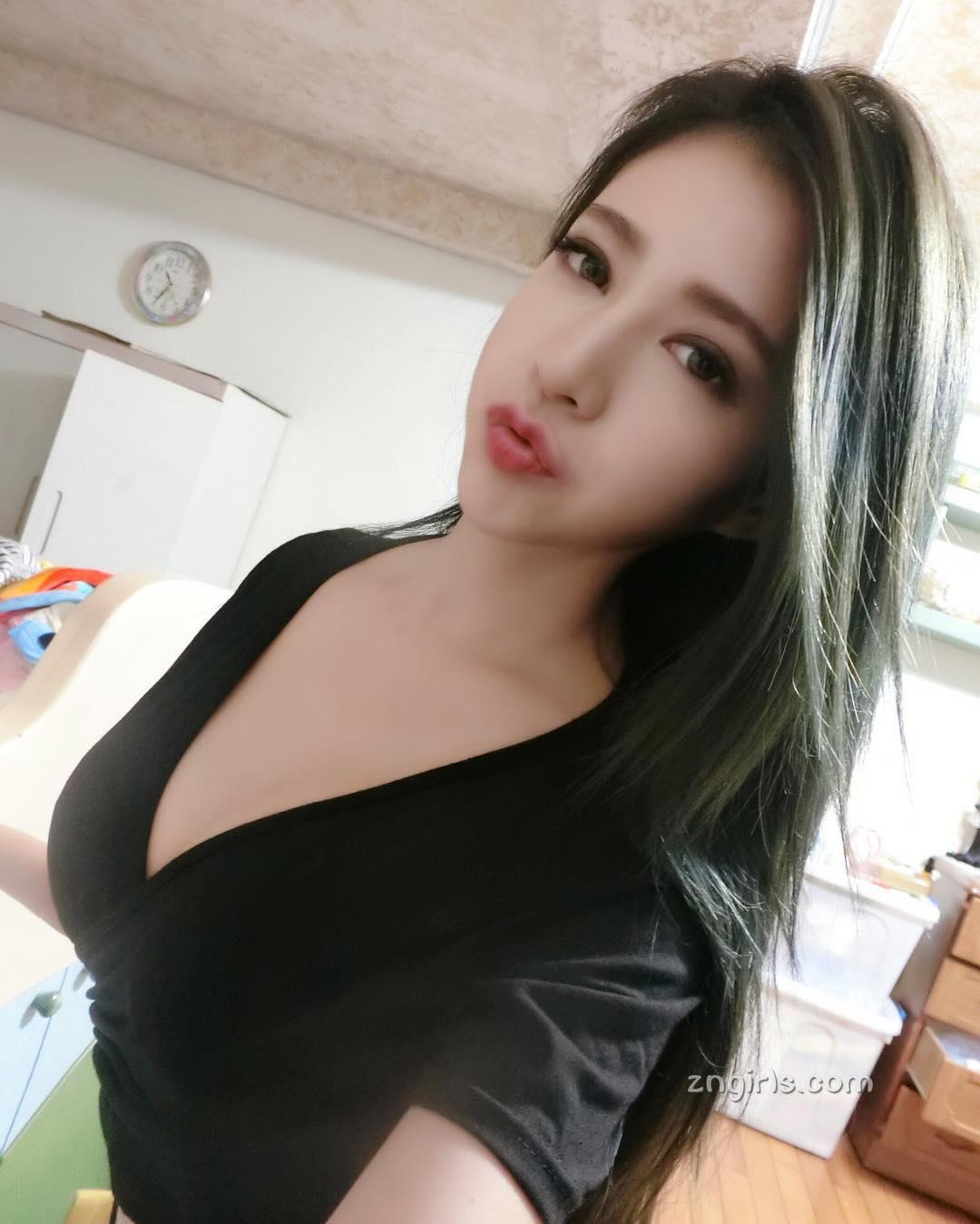 外拍女神陈雨䕕 厌世娇容私房照