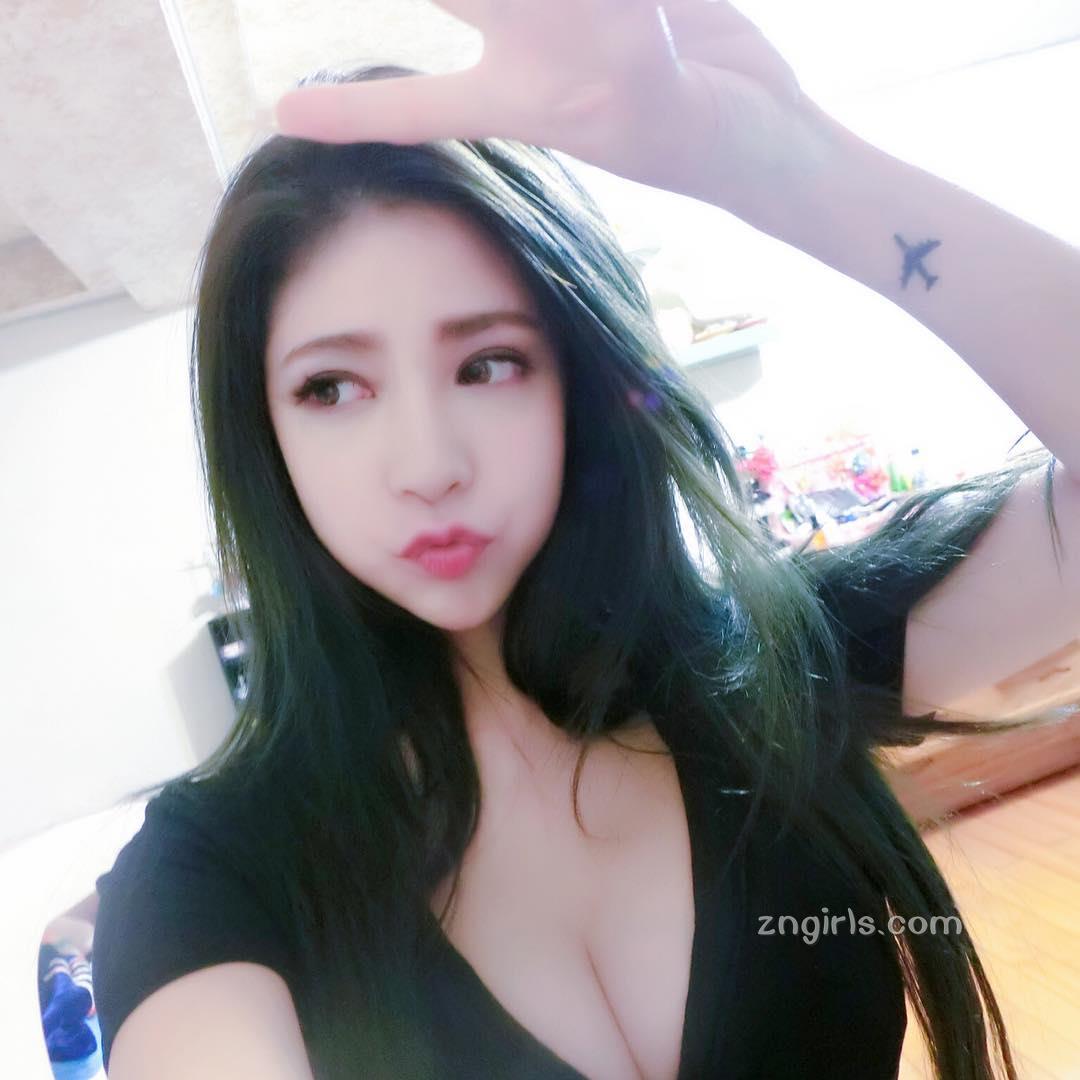 外拍女神陈雨䕕 厌世娇容私房照