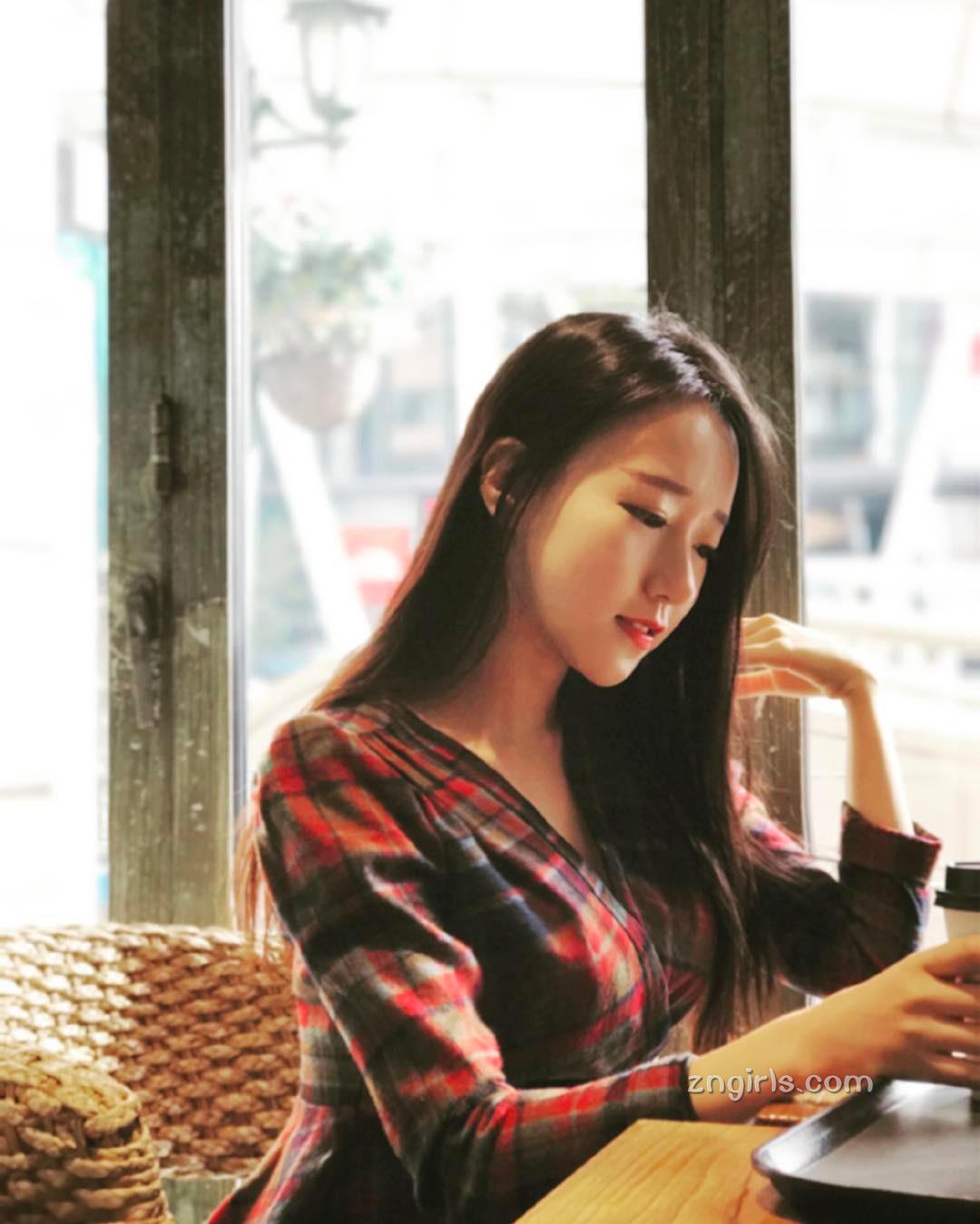 韩国清新妹子m_loveea 练瑜伽秀火辣身材