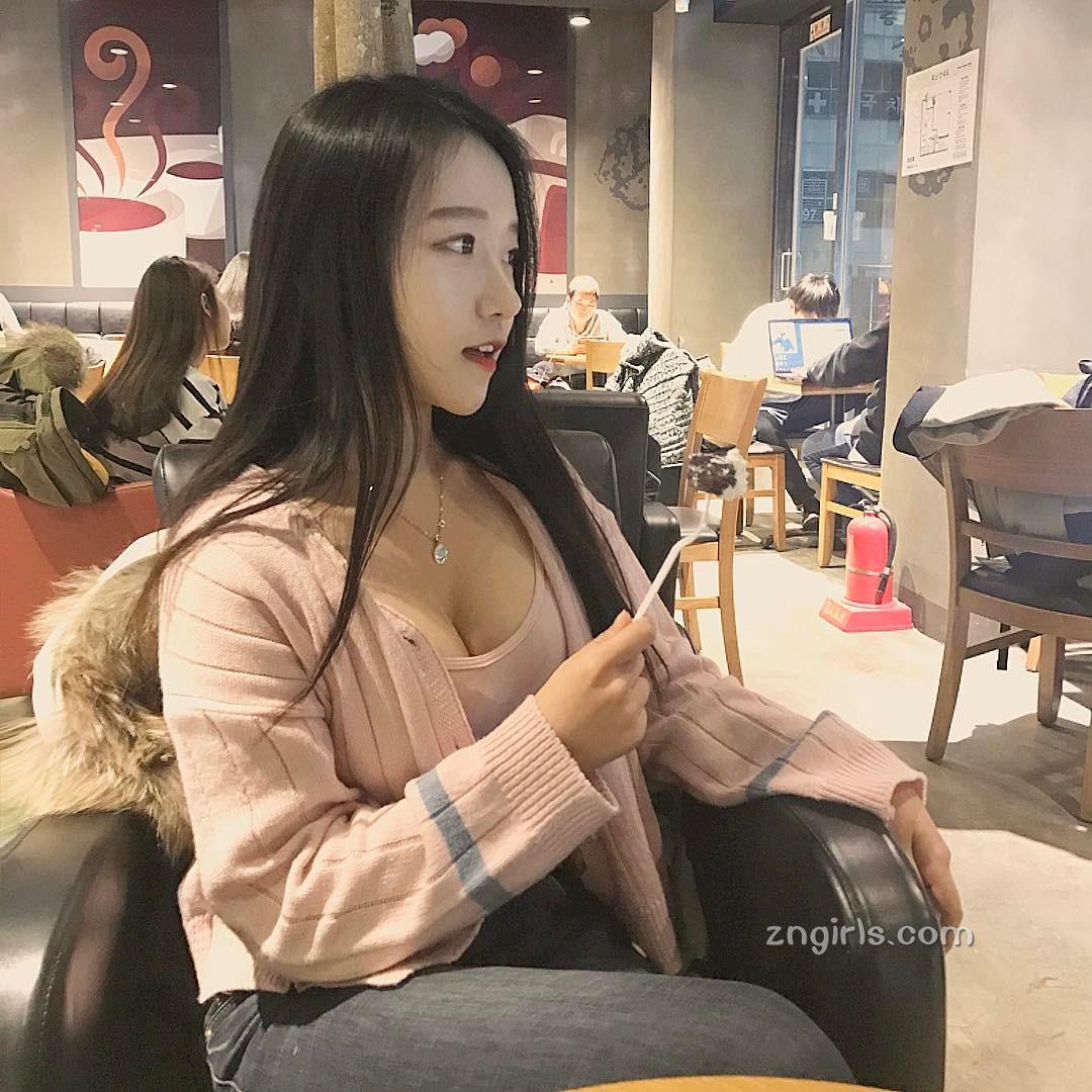 韩国清新妹子m_loveea 练瑜伽秀火辣身材