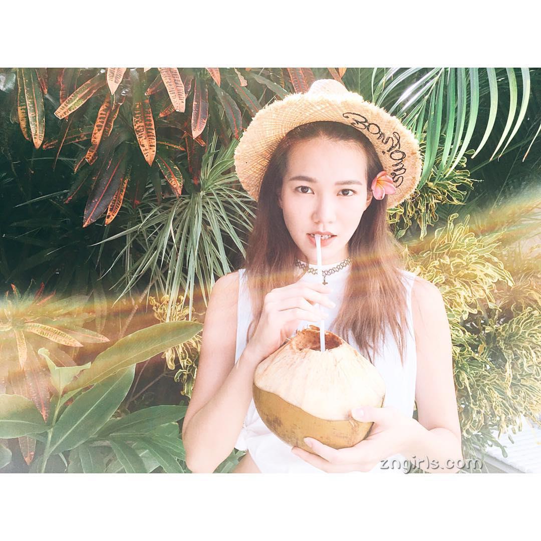 伊林模特哩哩圈Lily 冷艳性感美腿无双
