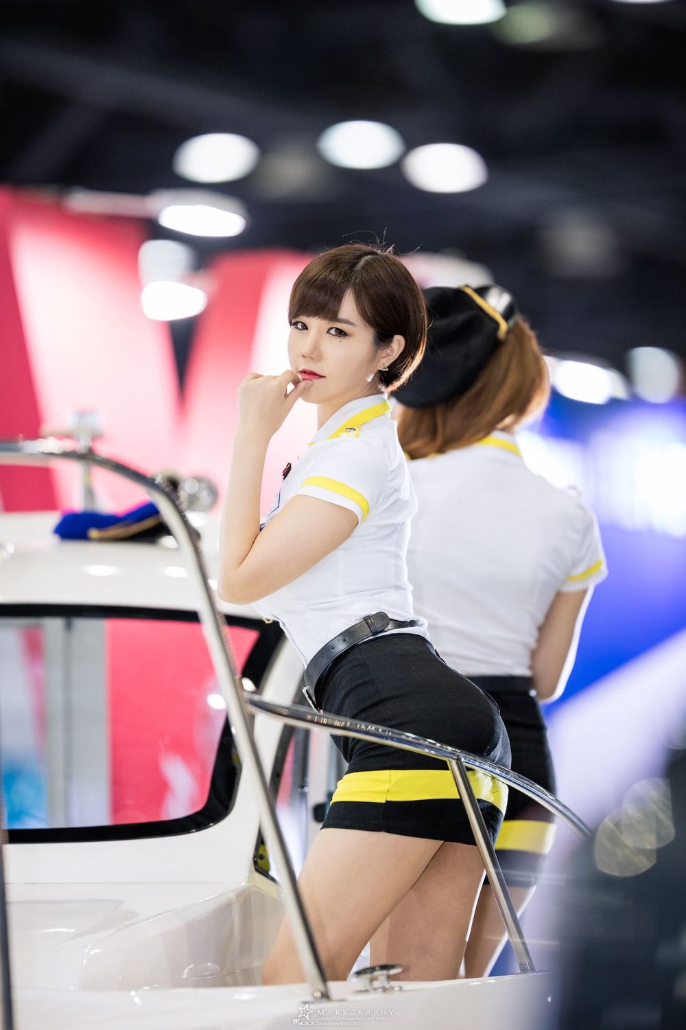 人气短发车模韩慧恩 丹凤眼灵动美人图