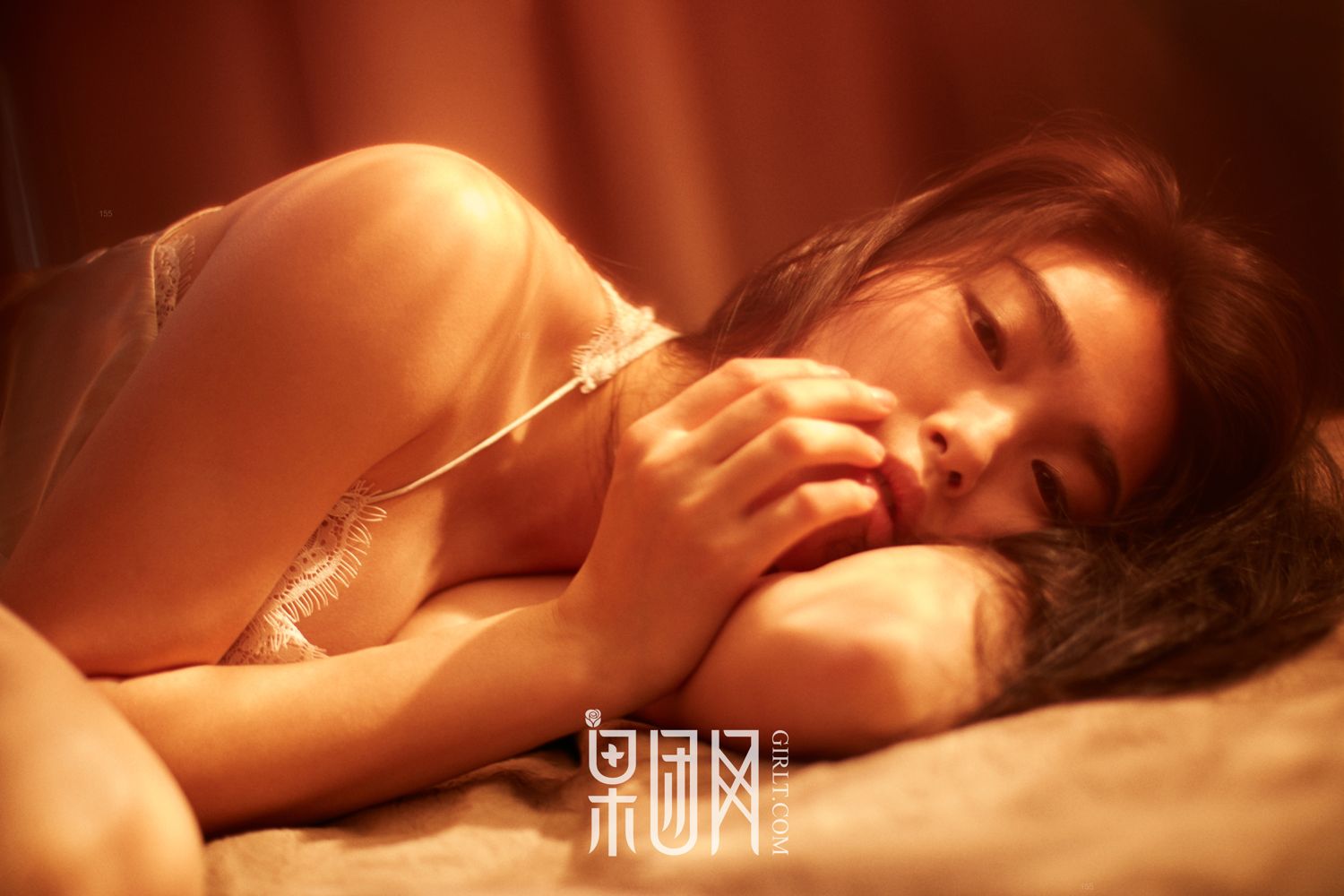 蔷薇女神 白色蕾丝内衣诱惑
