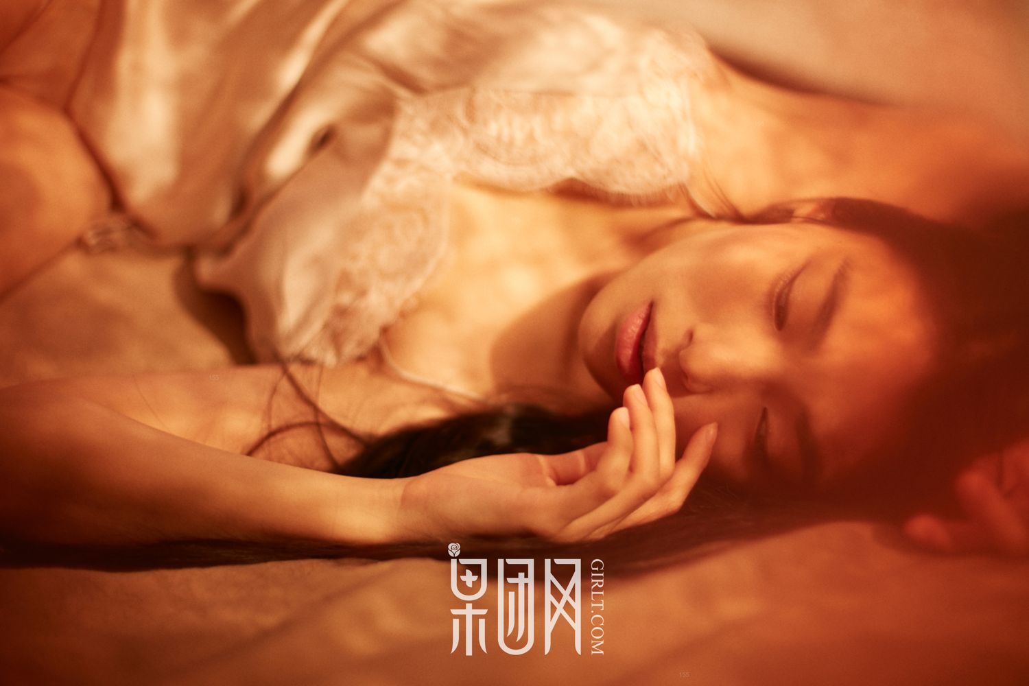 蔷薇女神 白色蕾丝内衣诱惑