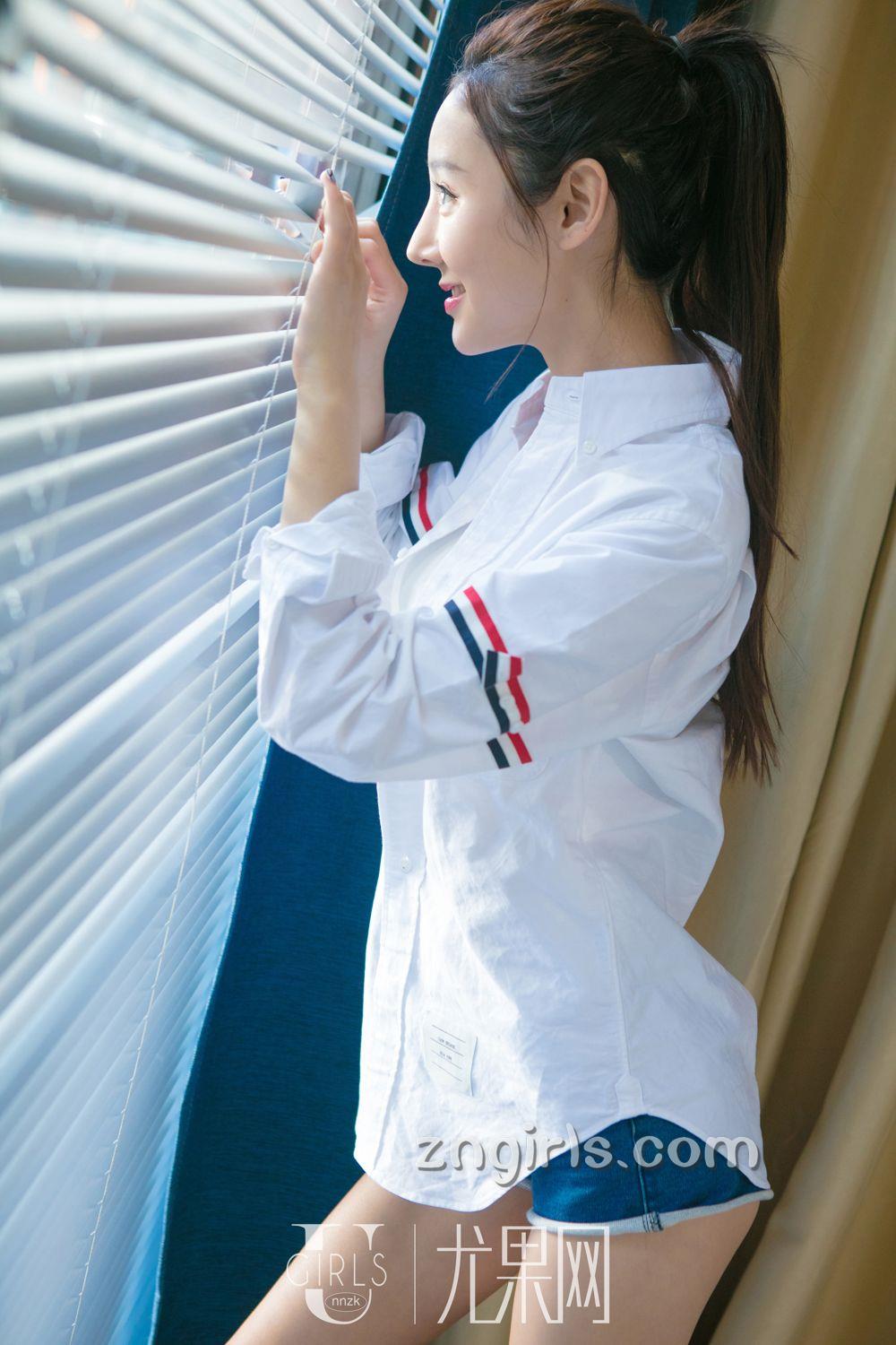 纯情少女田慕儿 男友衬衫绿裙香肩