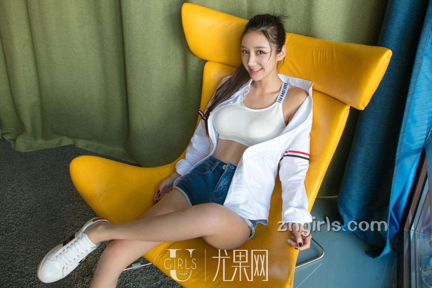 纯情少女田慕儿 男友衬衫绿裙香肩