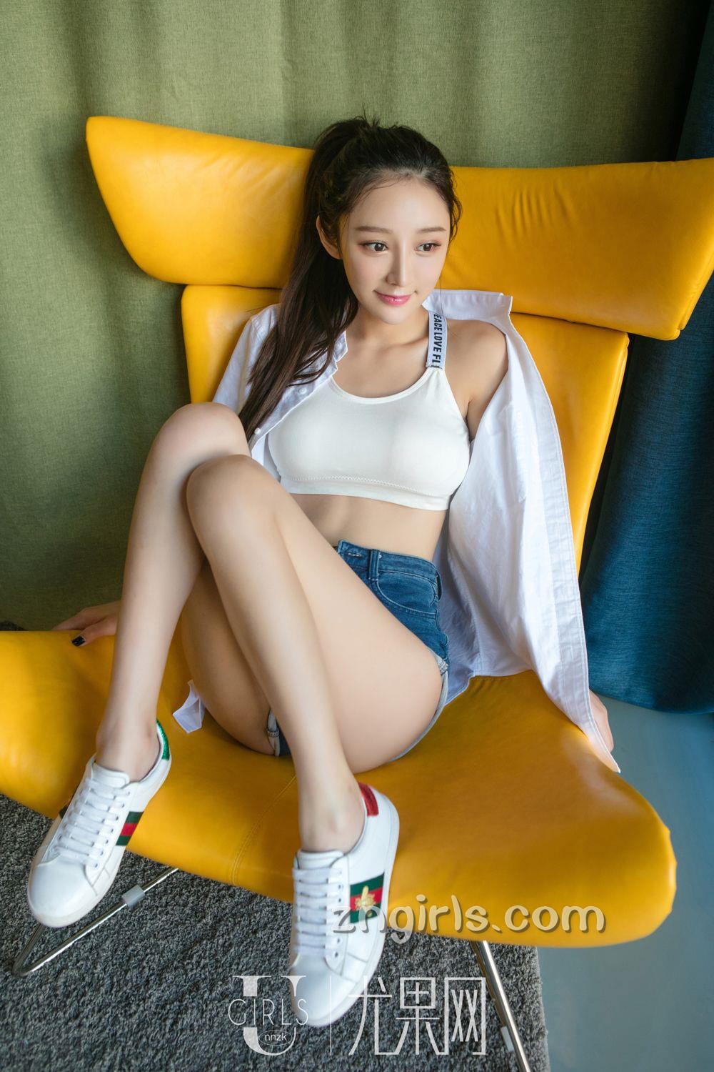 纯情少女田慕儿 男友衬衫绿裙香肩
