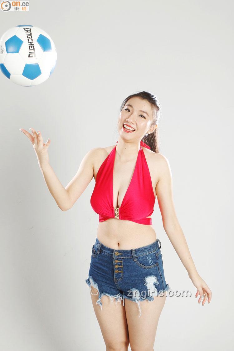 香港34G嫩模麦紫莉 性感比基尼大放送