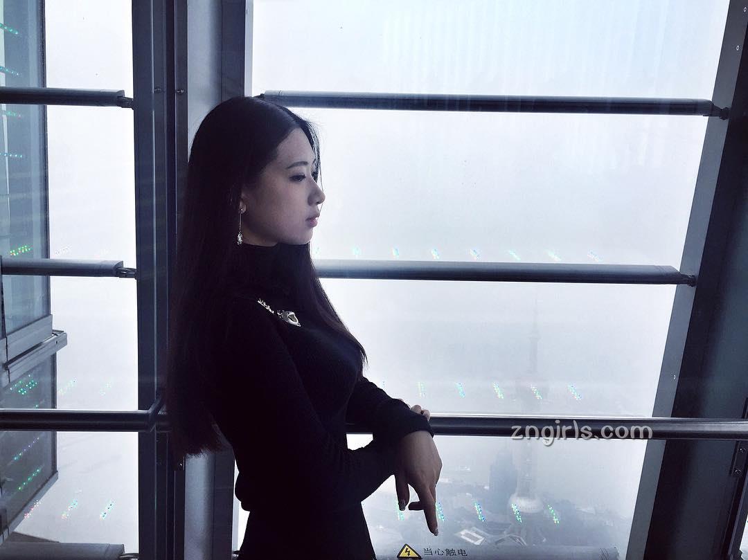 炎热夏天正妹TinaFong 海边度假泳装大解放