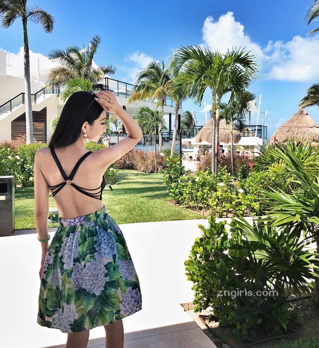 炎热夏天正妹TinaFong 海边度假泳装大解放