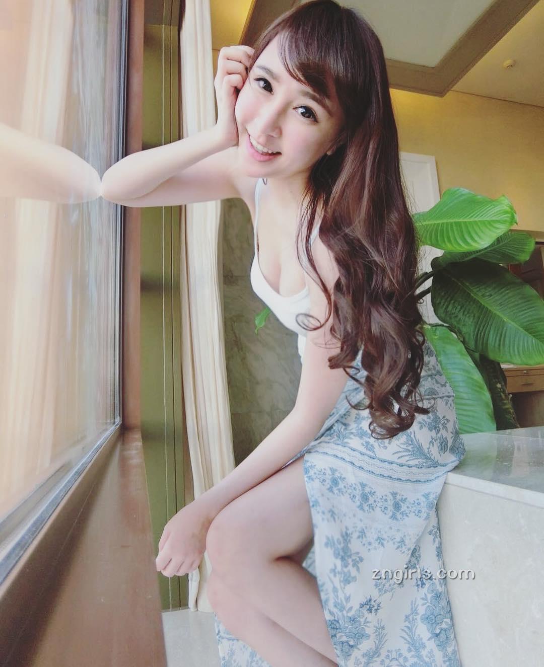 大马正妹Caster Ng 蚂蚁腰展现模特儿完美身材