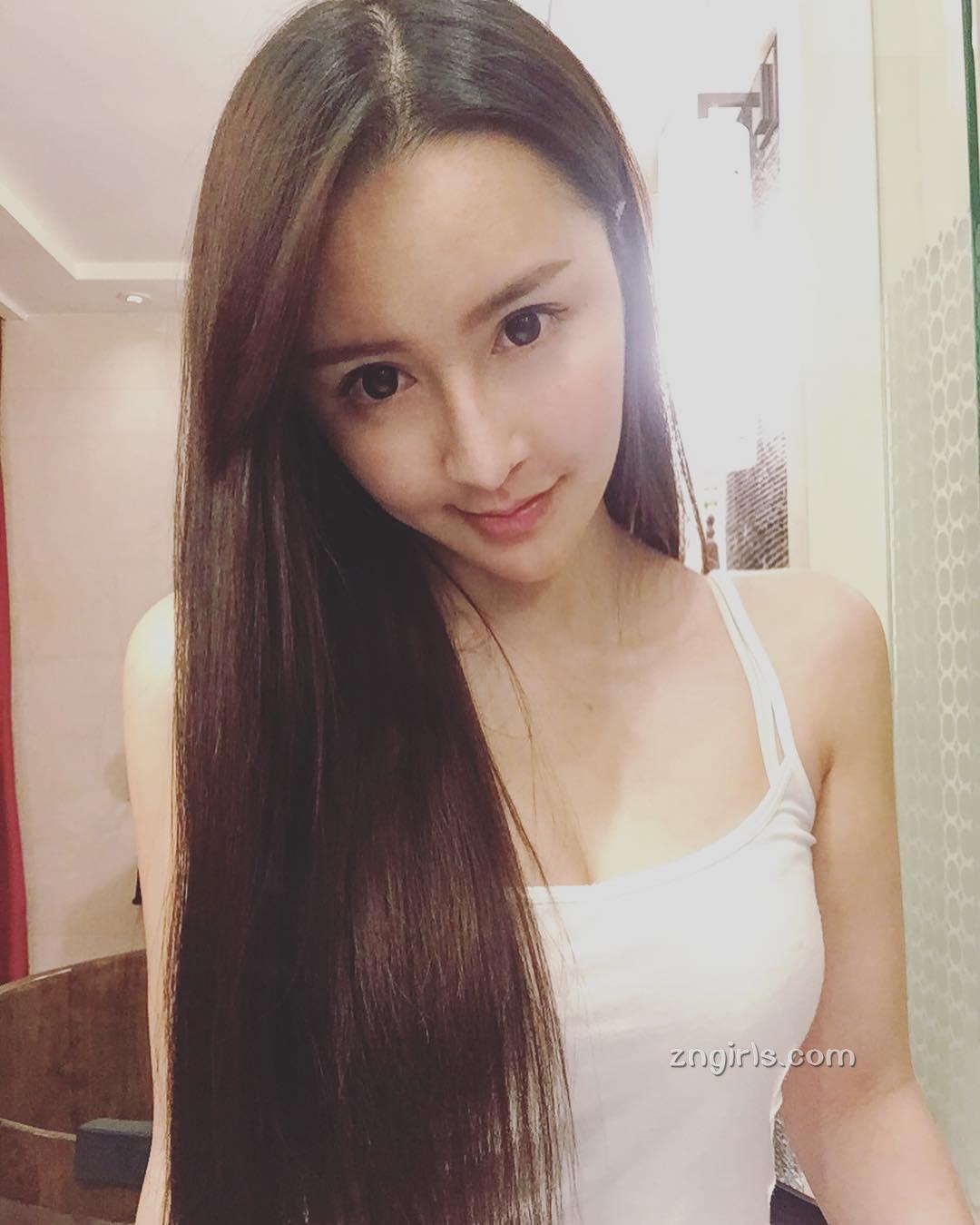 大马正妹Caster Ng 蚂蚁腰展现模特儿完美身材