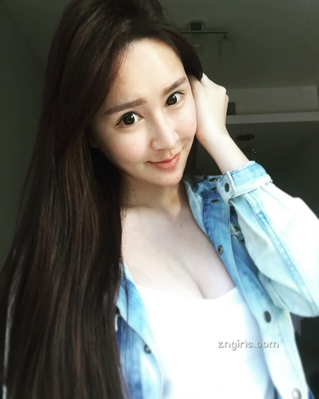 大马正妹Caster Ng 蚂蚁腰展现模特儿完美身材