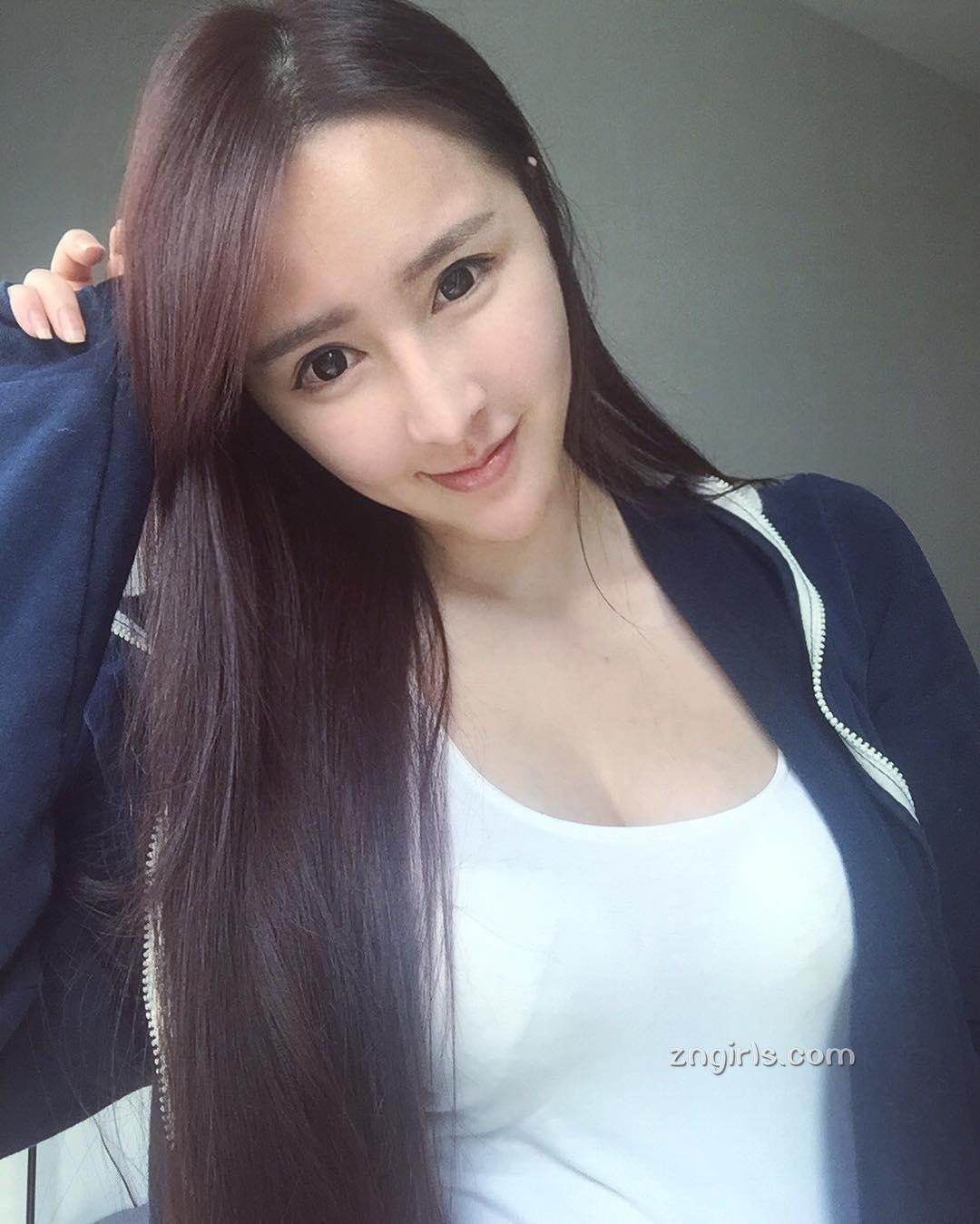 大马正妹Caster Ng 蚂蚁腰展现模特儿完美身材