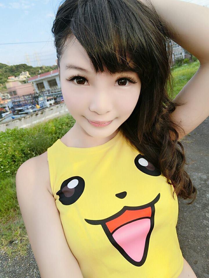 桃园美腿Michelle雪儿 泳池大秀好身材
