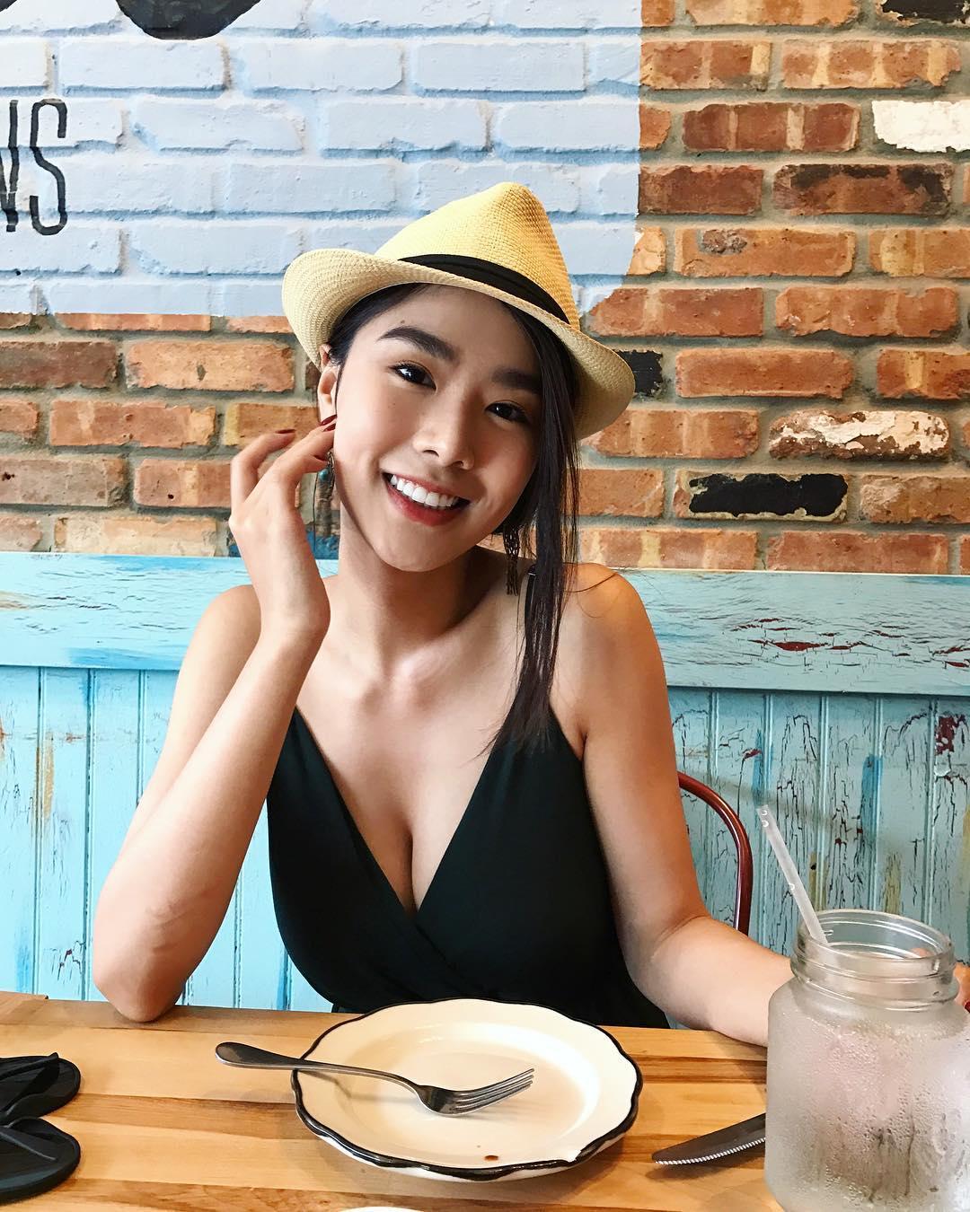 深圳正妹Macey Wan 吊带上衣太紧身颜值太美