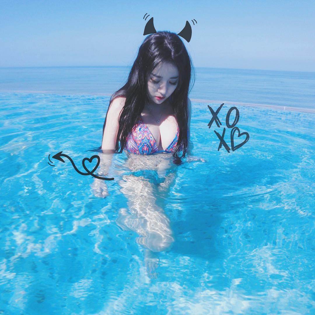 台湾辣妹张瑜庭 海滩比基尼的炸裂感