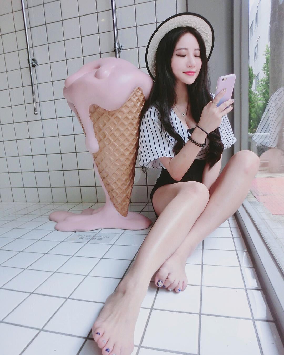 台湾辣妹张瑜庭 海滩比基尼的炸裂感