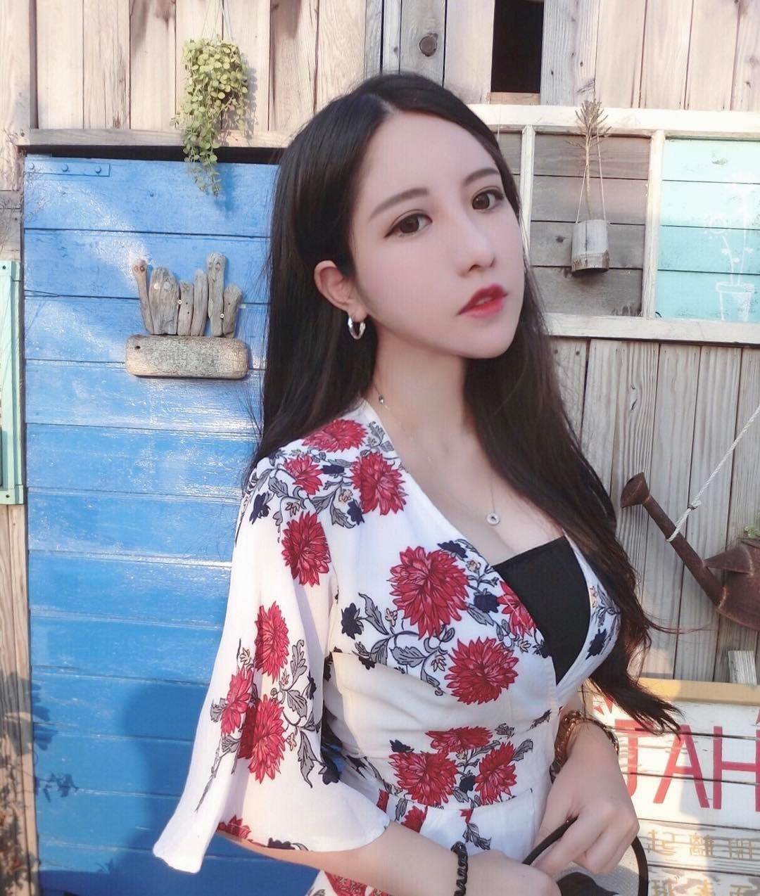 台湾辣妹张瑜庭 海滩比基尼的炸裂感