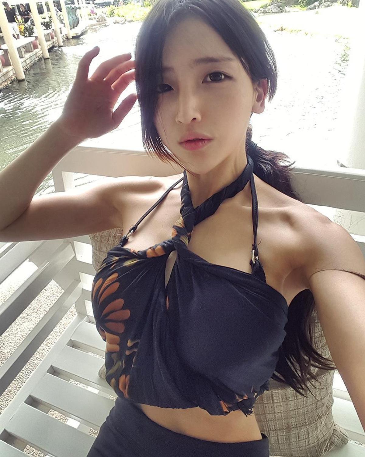 韩国健身美女박세리 紧身上衣超狂身材