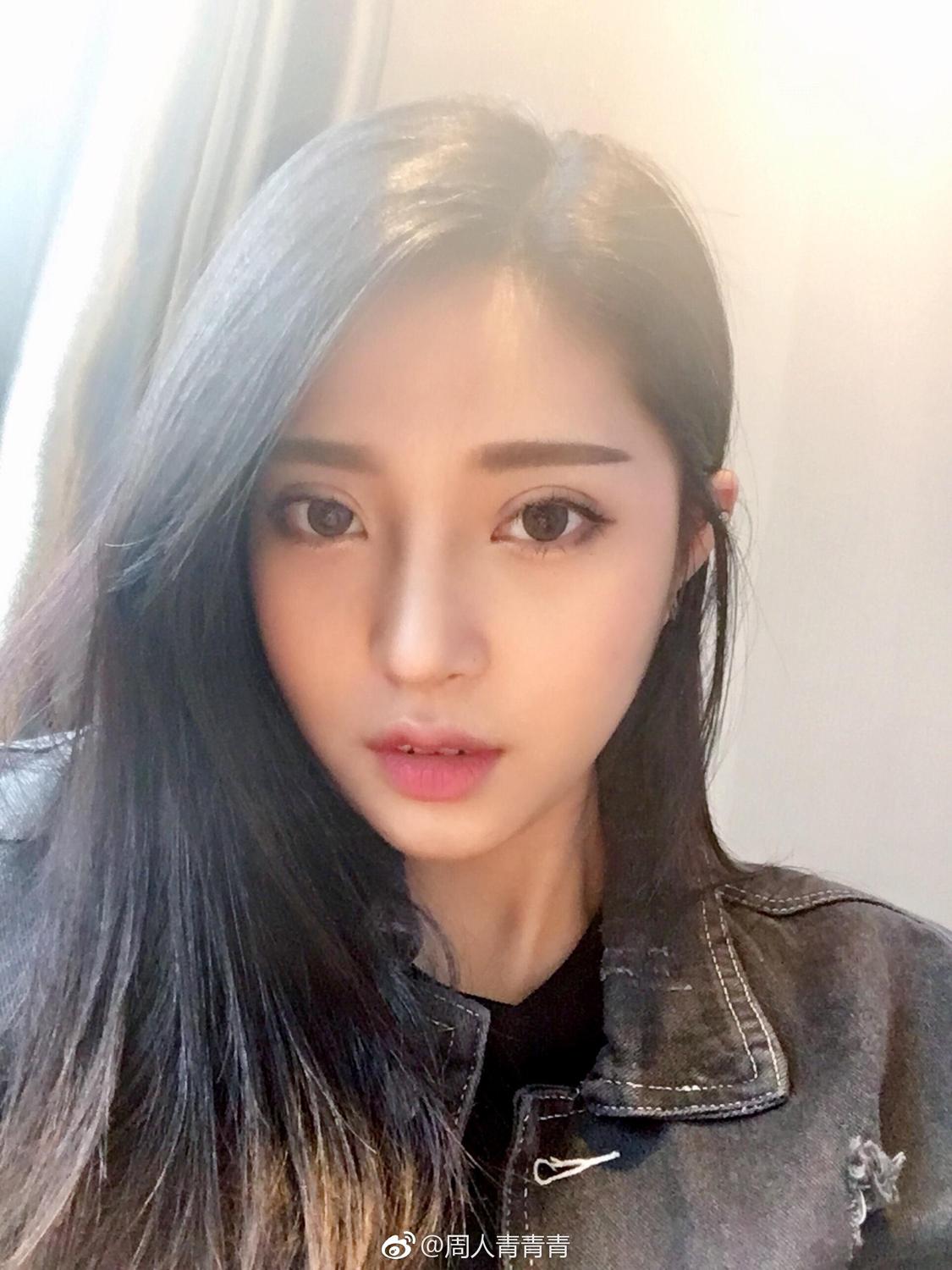 周人青青青的微博私房照