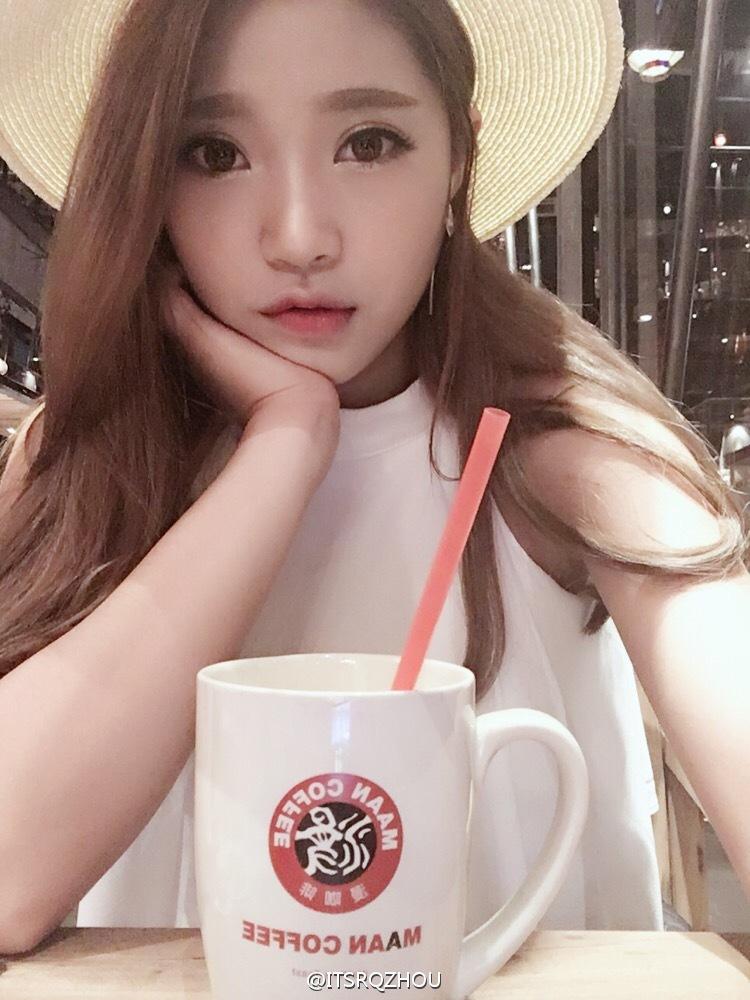 周人青青青的微博私房照