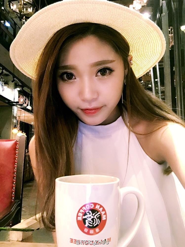 周人青青青的微博私房照