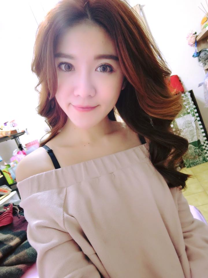 最性感主持人小蓁蓁 甜美笑容征服台下观众