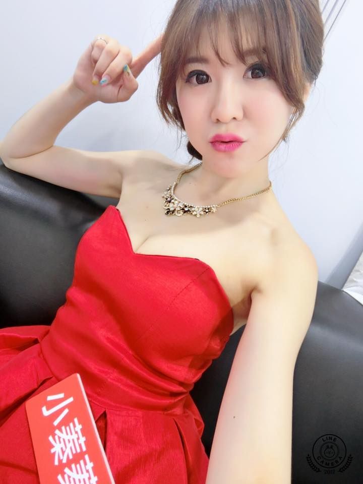 最性感主持人小蓁蓁 甜美笑容征服台下观众