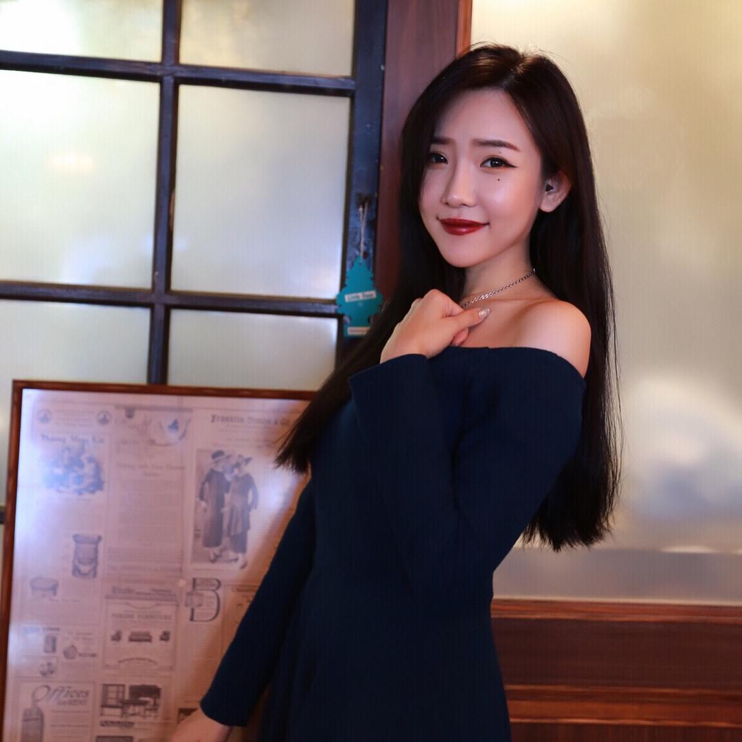 白嫩美女许允乐 可爱私房照太诱人