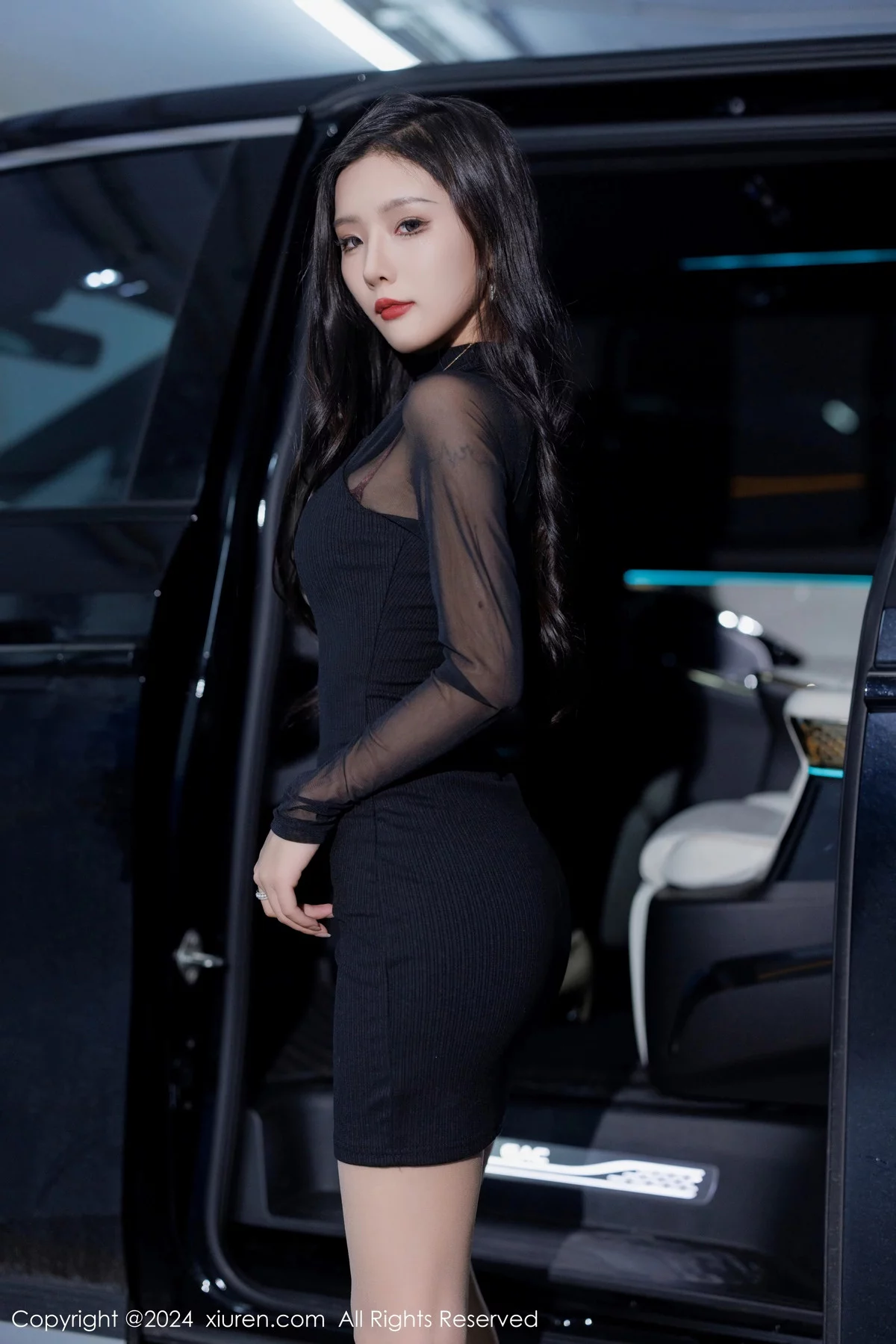 [XiuRen]高清写真图 2024.01.11 No.7942 七七kiko 丝袜美腿