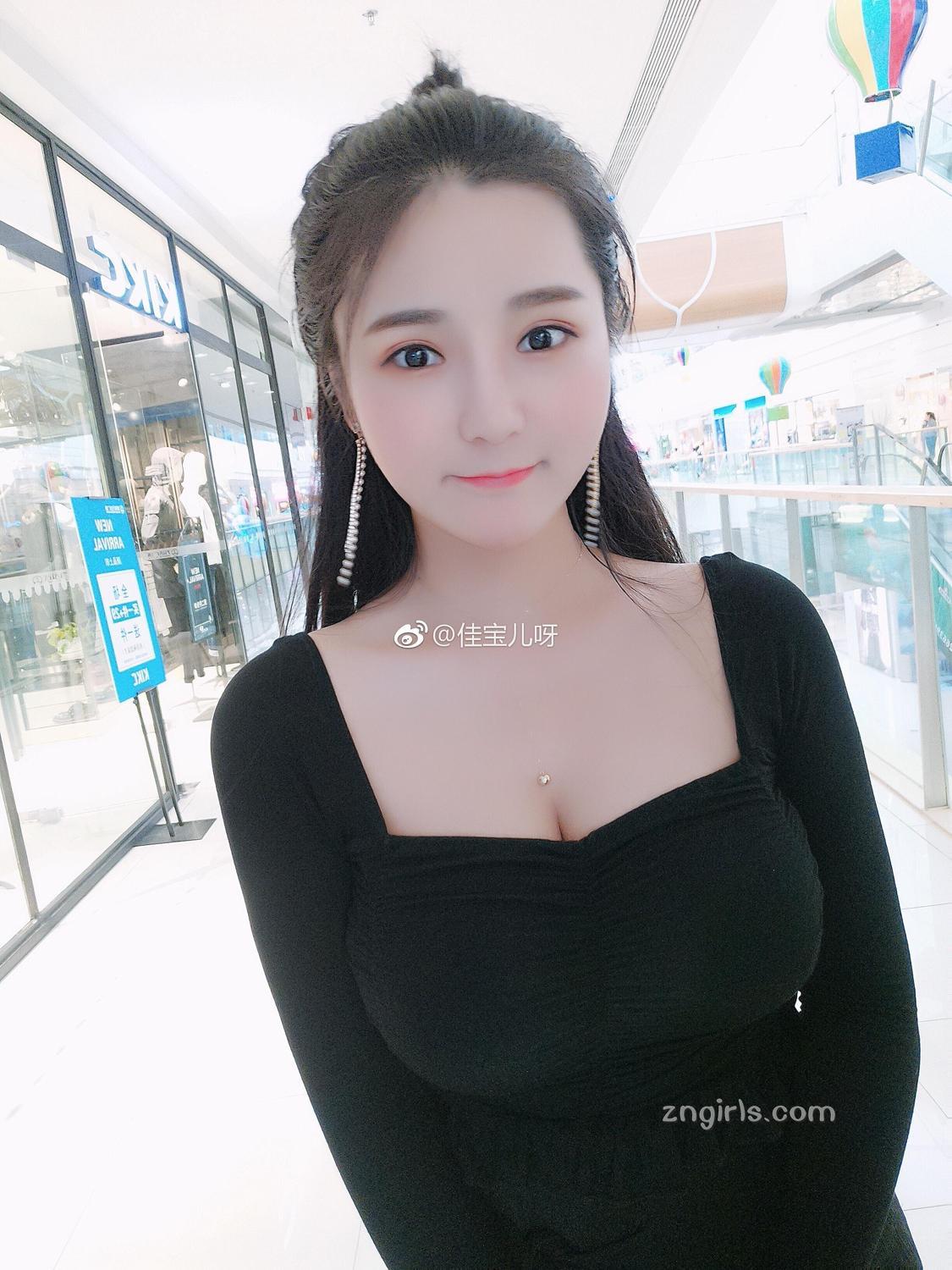 超正直播妹佳宝儿 气质外形无可挑剔