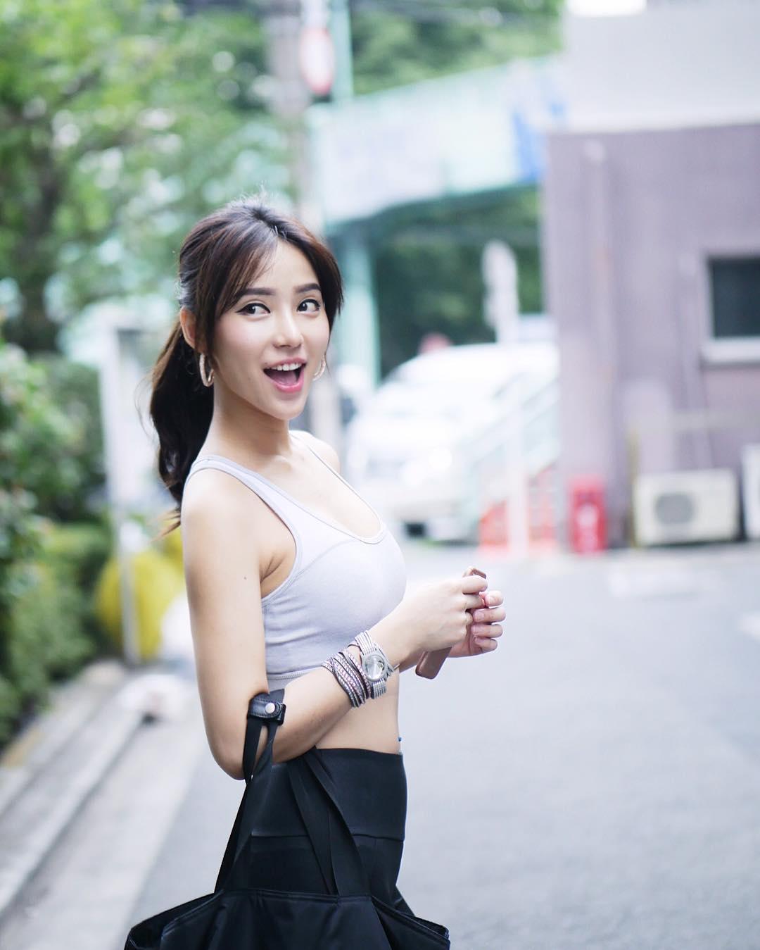大马美女赛车手Venice Min  赛车服底下是身材姣好