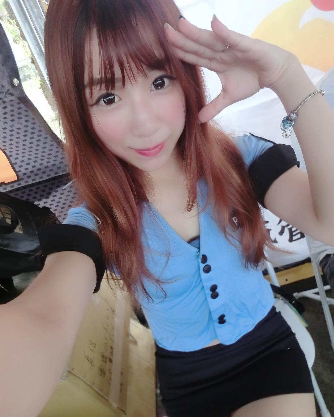 清新制服正妹「Valerie 鸭鸭」好亮眼