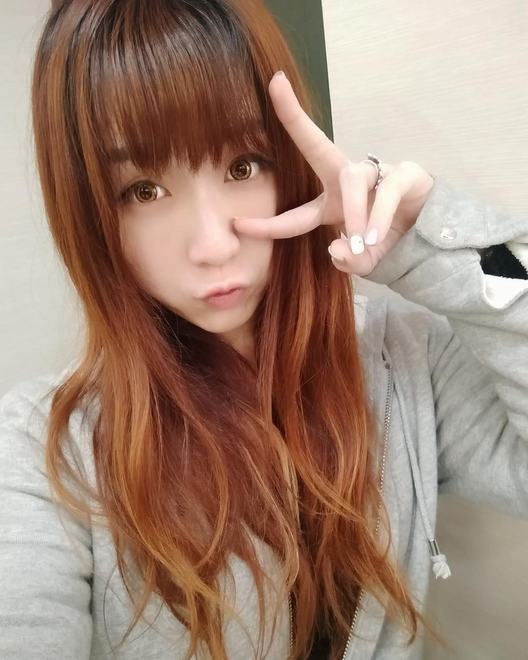 清新制服正妹「Valerie 鸭鸭」好亮眼
