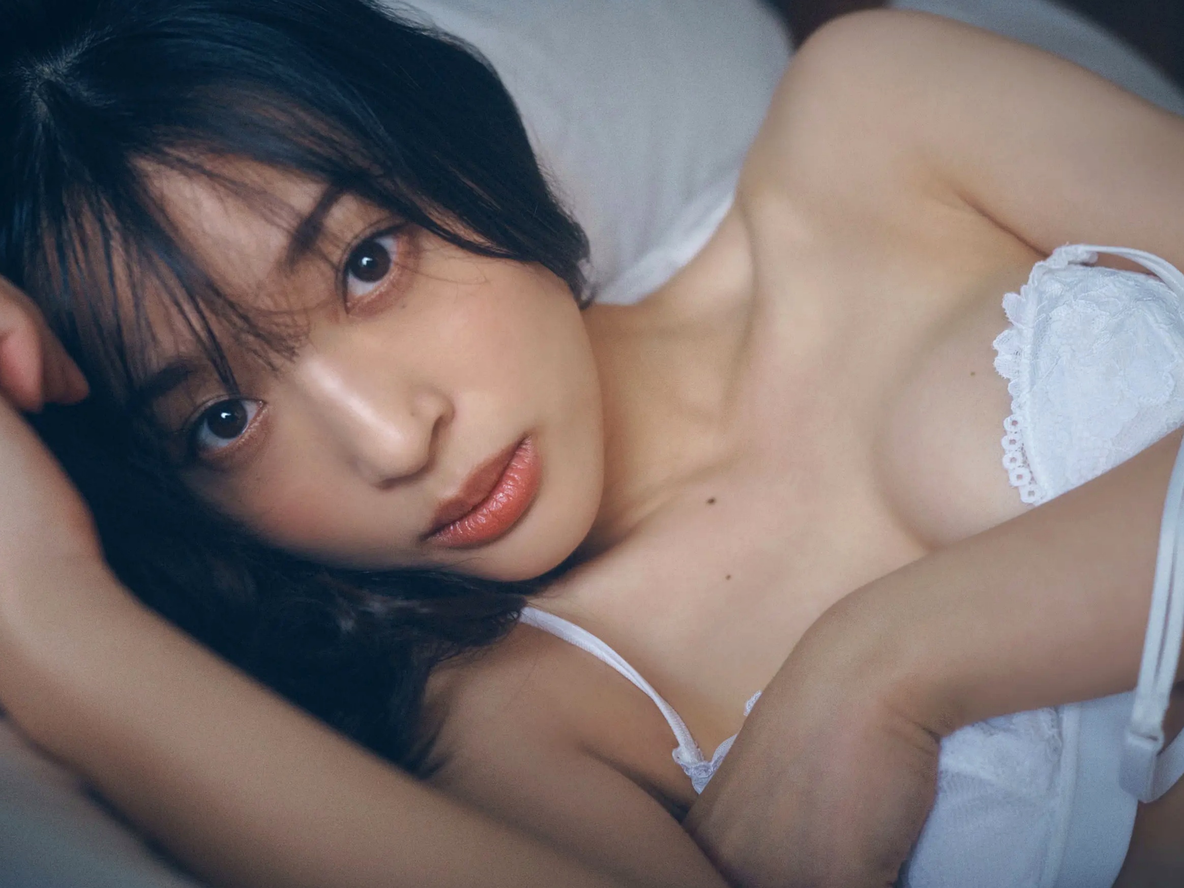 神部美咲 - ここだけの話 vol.2 阳光天台高叉泳衣与温柔私房写真