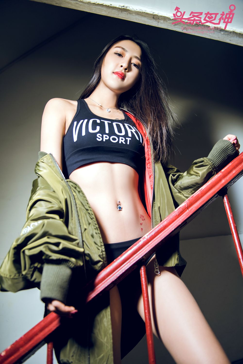 运动甜心如意 冷艳美腿马甲线