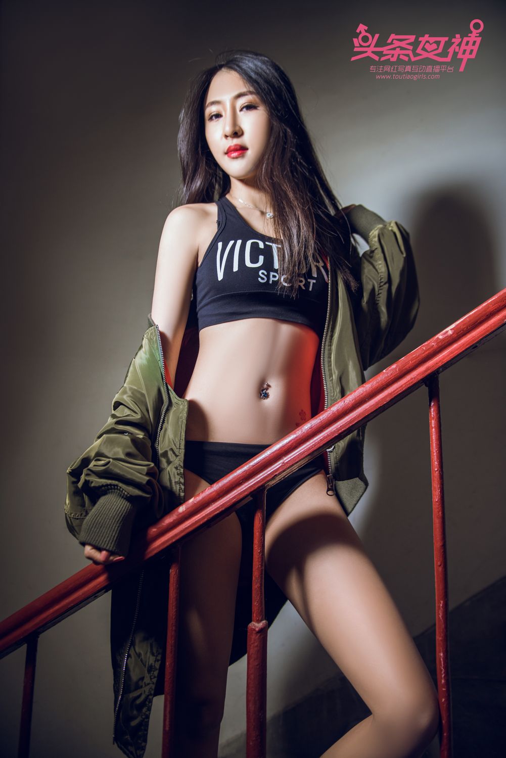 运动甜心如意 冷艳美腿马甲线